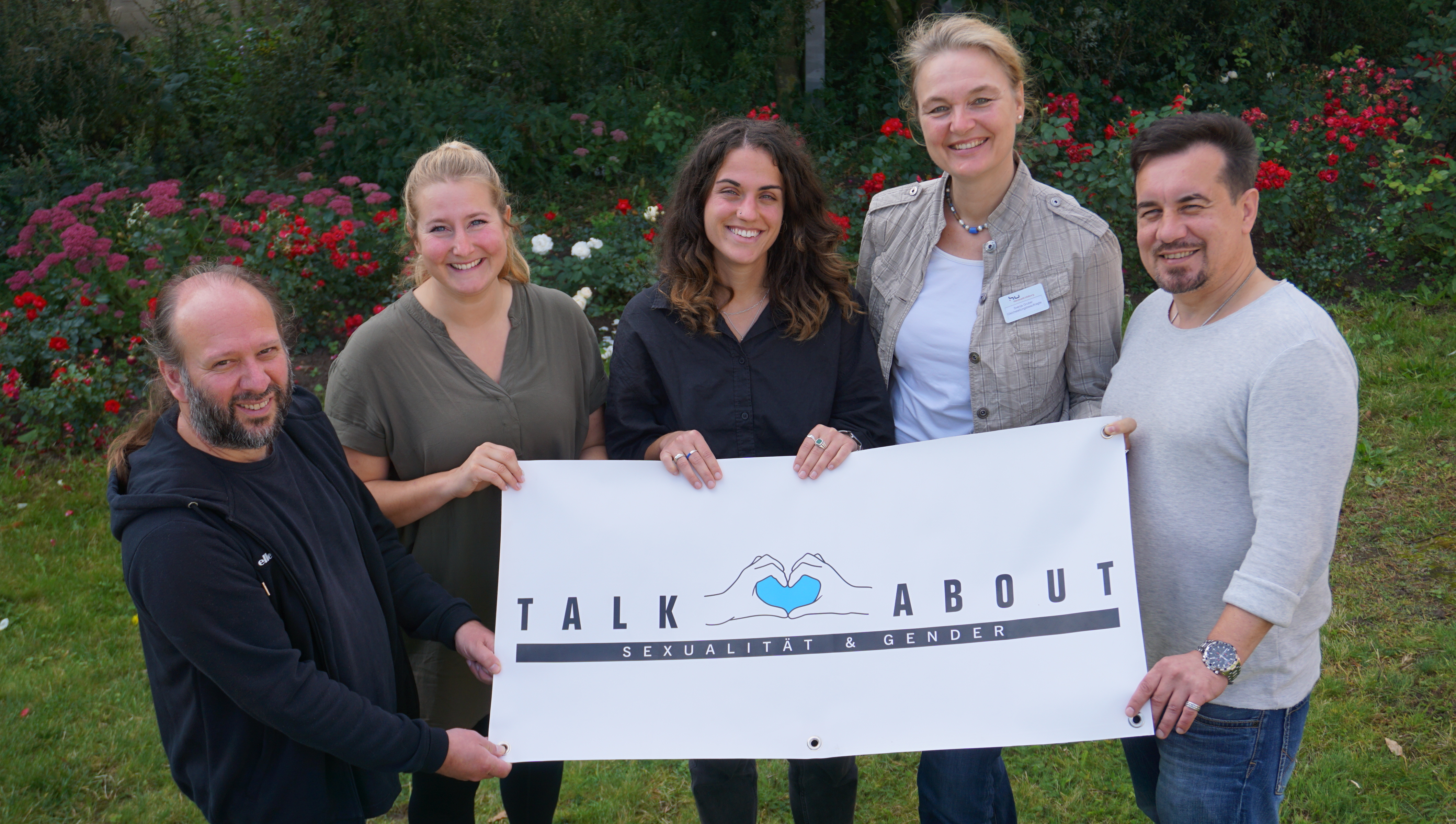 Ein Bild aller Verantworlichen mit dem talk-about-Logo